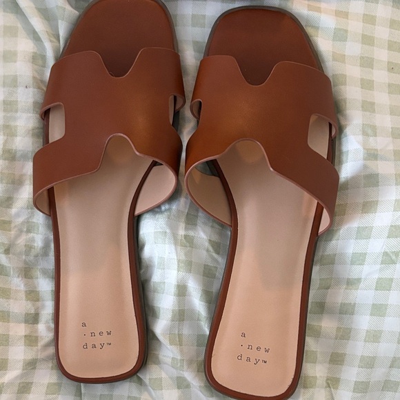 Brand new, never worn brown sandals - Picture 1 of 3